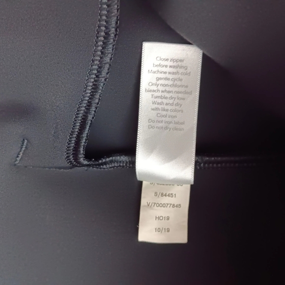 Athleta Stellar Crop Trouser.  Ladies size 4p - Picture 7 of 8